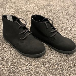 Boys Gymboree Black Chukka Boot, size 1